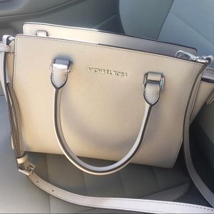 Michael Kors Selma Medium.